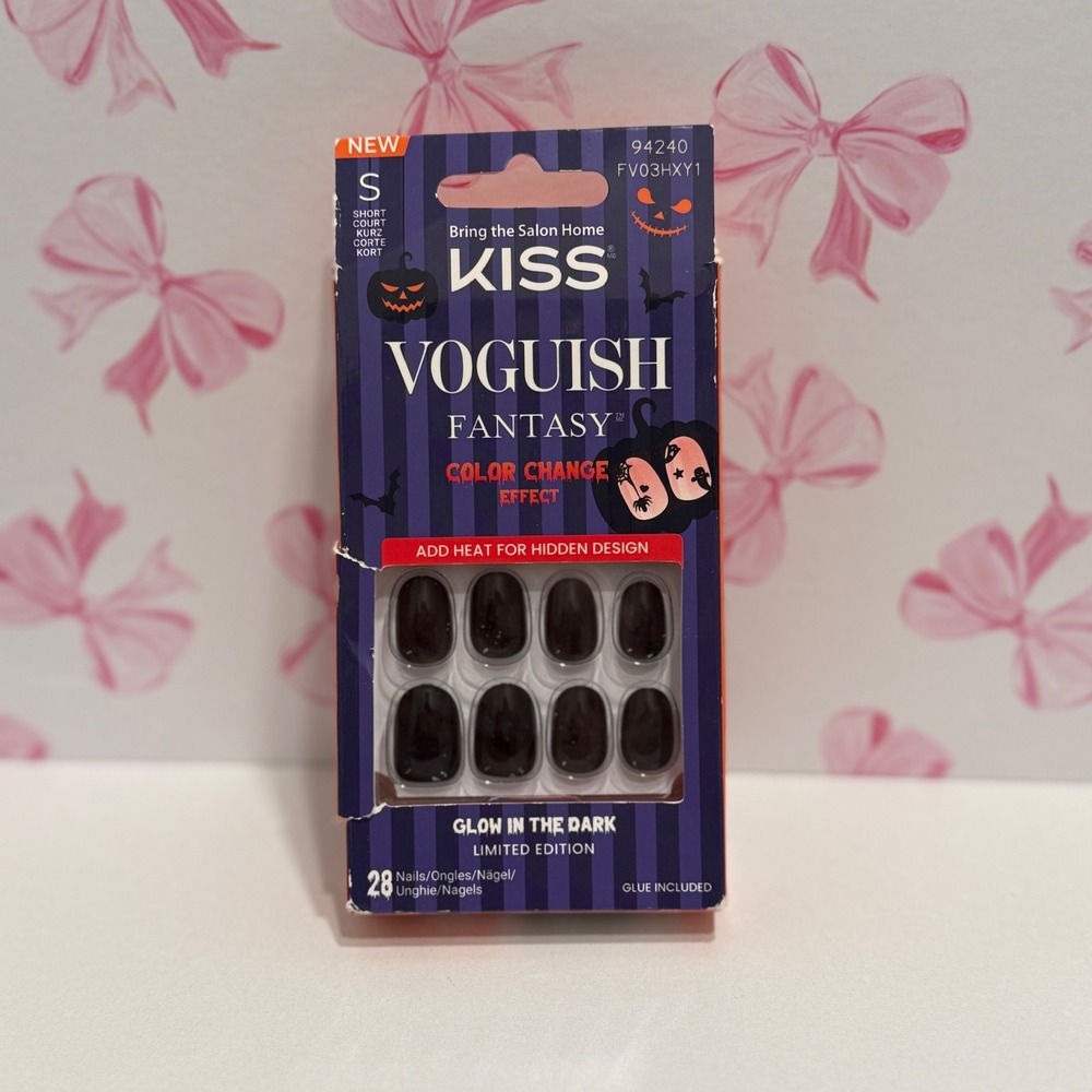 KISS Voguish Fantasy Halloween Press‎ On Nails Color Change Glow In Dark Short